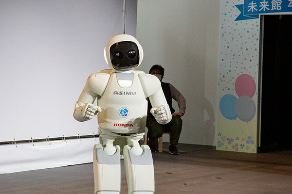 ありがとうアシモ！日本科学未来館で卒業セレモニー、20年を振り返る「THANK YOU ASIMO! ～未来館卒業おめでとう」