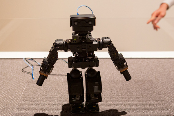 【びっくり】ソニーのPlayStaionチームが人型ロボットを初公開！ポーズや動作を真似してキレキレに動く　日本科学未来館「きみロボ展」で