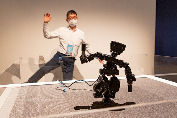 【びっくり】ソニーのPlayStaionチームが人型ロボットを初公開！ポーズや動作を真似してキレキレに動く　日本科学未来館「きみロボ展」で