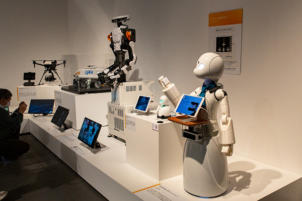 130点のロボットが集結「きみとロボット ニンゲンッテ、ナンダ?」会場レポート　日本科学未来館 特別展の見どころ　一挙に大紹介