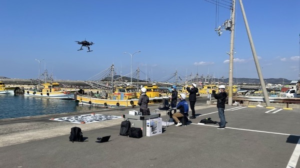 スマホで注文した弁当をドローンが配送 位置情報もスマホで分かる 浜のうたせから地ノ島海水浴場まで輸送