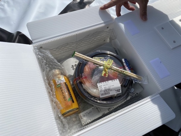 スマホで注文した弁当をドローンが配送 位置情報もスマホで分かる 浜のうたせから地ノ島海水浴場まで輸送