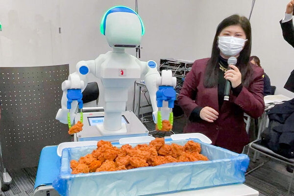 経産省が惣菜製造現場に「ロボットフレンドリー」導入を促進　惣菜盛付け現場にロボットと量子技術を正式導入、デモも公開