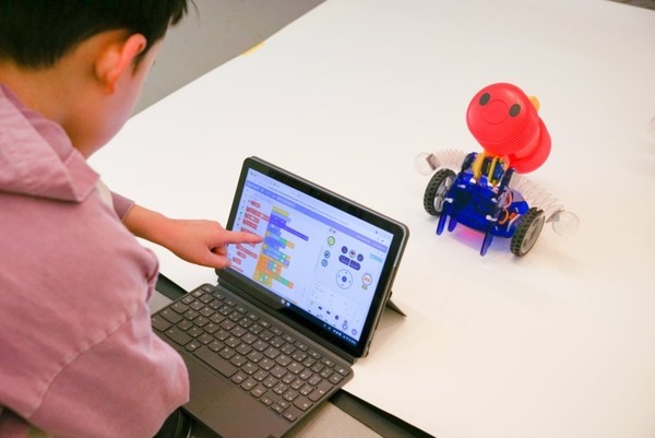 ユカイ工学「ユカイなピコハンロボットキット」を新発売！ピコピコハンマーがダイナミックに動作 2台でバトルも可能