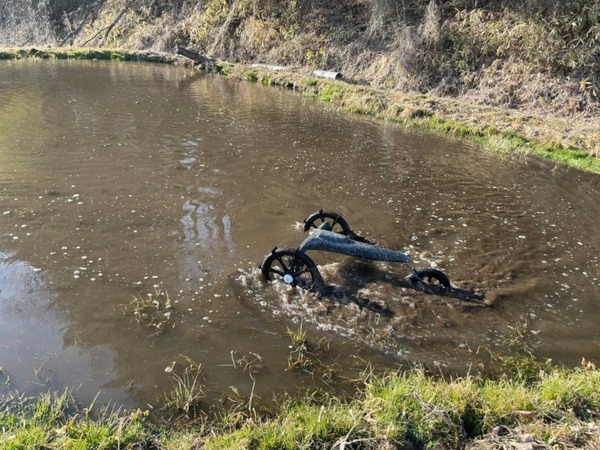 水田を走り回ってお米作りの重労働を削減 長野県発のアイガモロボ「ミズニゴール」実証実験、レンタル提供の予約を受付開始