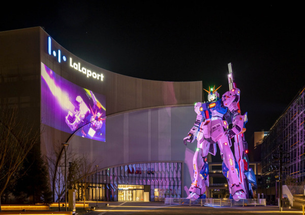 実物大ニューガンダム立像4月25日より展示開始！夜間には壁面の特別映像と連動  「ガンダムパーク福岡」も同時オープン