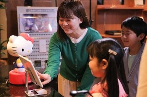 ロボコネクト対応「ハローキティロボット」を発表　受付や検温、子ども向けレク機能など提供　サンリオとNTT東日本がコラボ