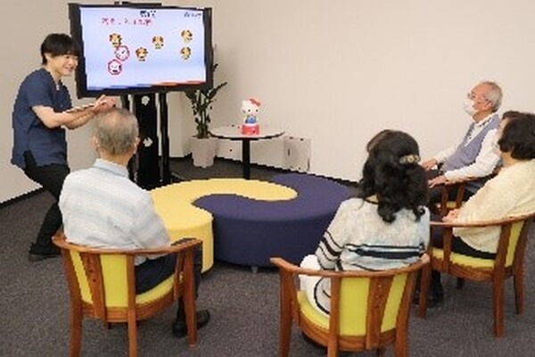 ロボコネクト対応「ハローキティロボット」を発表　受付や検温、子ども向けレク機能など提供　サンリオとNTT東日本がコラボ