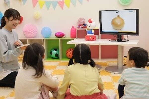 ロボコネクト対応「ハローキティロボット」を発表　受付や検温、子ども向けレク機能など提供　サンリオとNTT東日本がコラボ
