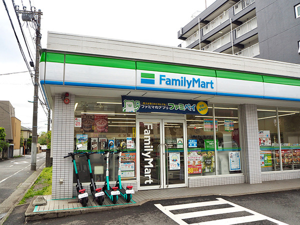 ファミリーマートとLuupが資本業務提携　ファミマ店舗に電動キックボードのポート設置を加速　免許不要の改正道交法の成立後の発表