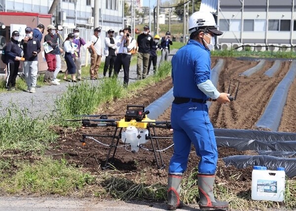 NTT東日本 国産ドローンを活用した農薬散布デモフライトを実施 農業分野でのドローン早期実装に向けて