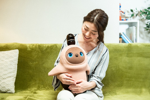 エディオン 家族型ロボット「LOVOT」の店頭販売を発表 広島本店など6店舗で取り扱い開始 6月中旬には26店舗に拡大