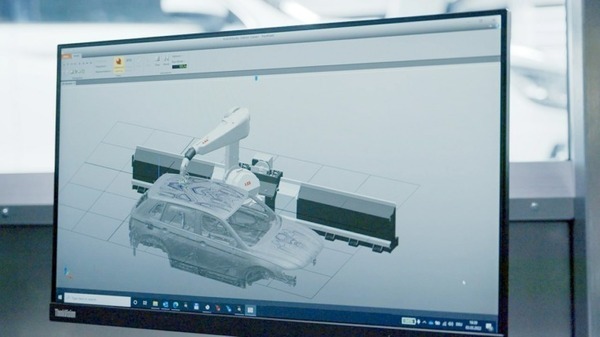 ABBロボティクス、世界初のロボット塗装を施したアートカーを公開　インドの8歳の神童とドバイのデジタルデザイン集団がコラボ