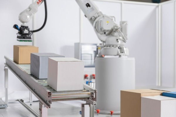ABB 最大2.8mの高さのパレットを迅速かつ効率的に処理する「ロボットデパレタイザ」を発表