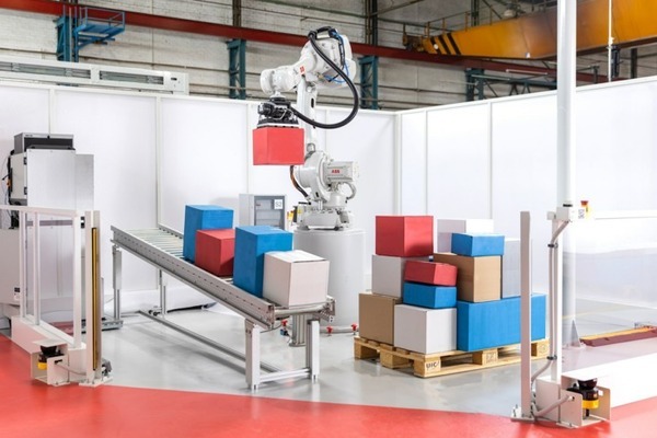 ABB 最大2.8mの高さのパレットを迅速かつ効率的に処理する「ロボットデパレタイザ」を発表