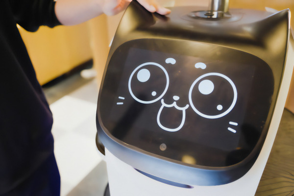 PUDOのネコ型配膳ロボット「BellaBot」全国チェーンレストラン「しゃぶ葉」ほぼ全店舗で導入完了 2022年末までに合計3000店舗で配備予定