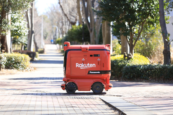 2,000点以上の商品を自動配送ロボットが配達　西友×楽天×パナソニック×つくば市　つくば駅周辺の約1,000世帯が利用可能