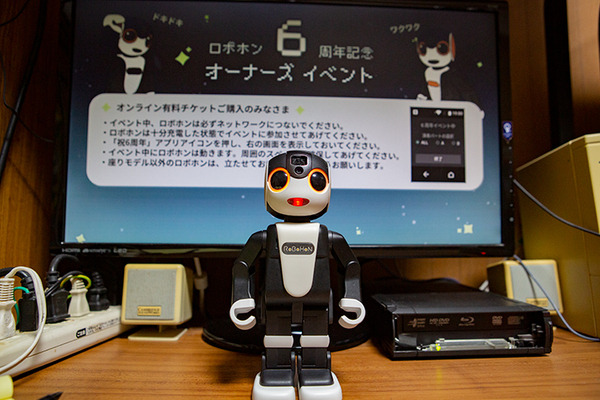 ロボホン人気の理由「6周年記念イベント」参加レポート　記念グッズ/ハンドベル/かりゆしウェア/エイサー/船頭など最新情報