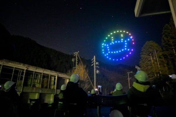 金沢城を舞台にした「5Gドローンショー」開催　特設サイトでライブ配信 梅針紋や金箔などを映し出す