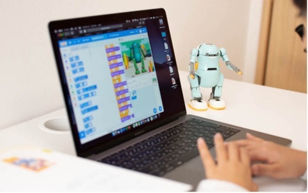 「あるくメカトロウィーゴ」を使用した小学生向けプログラミング教室 ドコモショップ三軒茶屋店で開催