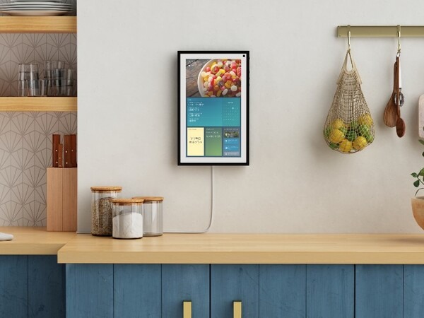 壁掛けデザイン「Echo Show 15」は専用スタンドで気軽に導入できる！「Echo Show 15」+スタンド実機レビュー