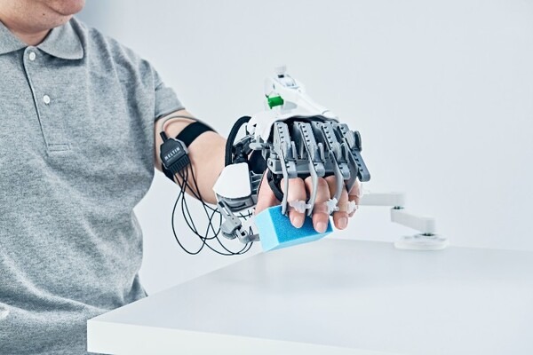 サイボーグ事業のメルティン「MELTz(メルツ)手指運動リハビリテーションシステム」で医療機器の認証を取得　動画も公開
