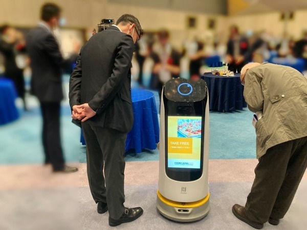 Pudu Robotics製配膳ロボット 「FOOMA JAPAN 2022」のレセプションパーティーでウェイターとして活躍