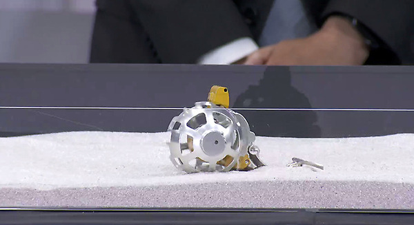 月に行く超小型の変形型月面ロボット「SORA-Q」初公開　子ども達と宇宙への夢を繋げたい　「SORA-Q」製品モデルも発売予告