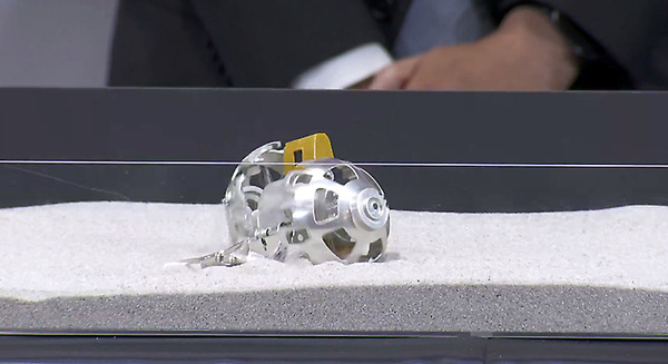 月に行く超小型の変形型月面ロボット「SORA-Q」初公開　子ども達と宇宙への夢を繋げたい　「SORA-Q」製品モデルも発売予告