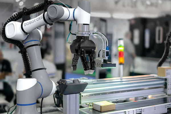 三機が高機能・安全・低コストの自己学習型協働ロボット「DOBOT CRシリーズ」を取扱い開始