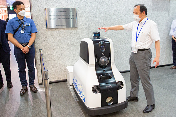 サンシャインシティでセコムの警備ロボット「cocobo」稼働開始！商用エリアを安定して巡回警備する様子を公開