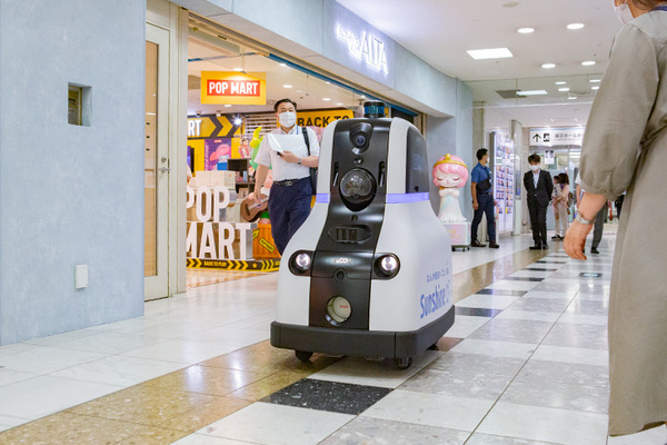 サンシャインシティでセコムの警備ロボット「cocobo」稼働開始！商用エリアを安定して巡回警備する様子を公開