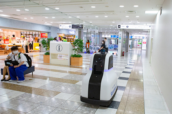 サンシャインシティでセコムの警備ロボット「cocobo」稼働開始！商用エリアを安定して巡回警備する様子を公開