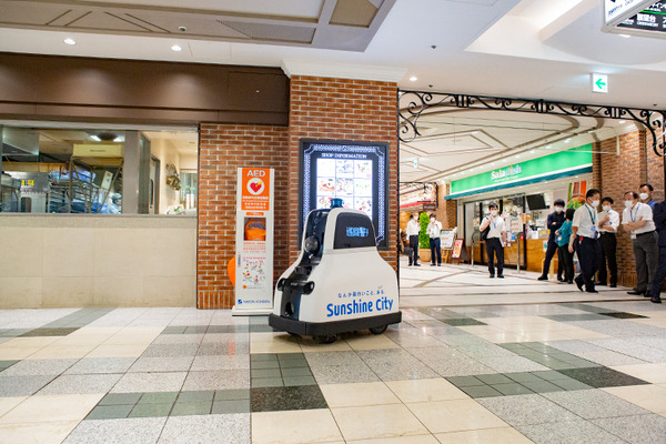 サンシャインシティでセコムの警備ロボット「cocobo」稼働開始！商用エリアを安定して巡回警備する様子を公開