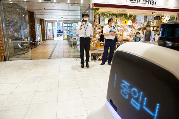 サンシャインシティでセコムの警備ロボット「cocobo」稼働開始！商用エリアを安定して巡回警備する様子を公開