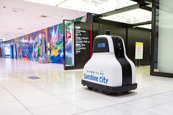 サンシャインシティでセコムの警備ロボット「cocobo」稼働開始！商用エリアを安定して巡回警備する様子を公開