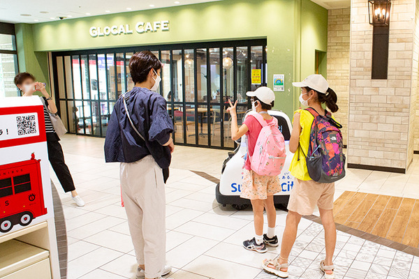 サンシャインシティでセコムの警備ロボット「cocobo」稼働開始！商用エリアを安定して巡回警備する様子を公開