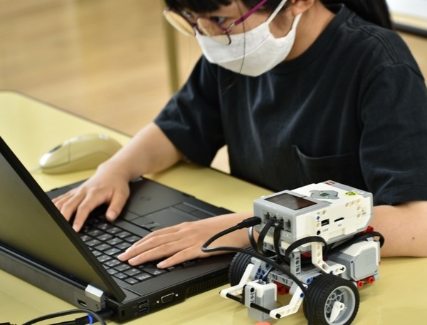 WRO Japan 特別支援学級の子どもたちに「ロボットプログラミング授業」を実施 令和5年3月まで毎月実施