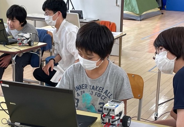 WRO Japan 特別支援学級の子どもたちに「ロボットプログラミング授業」を実施 令和5年3月まで毎月実施