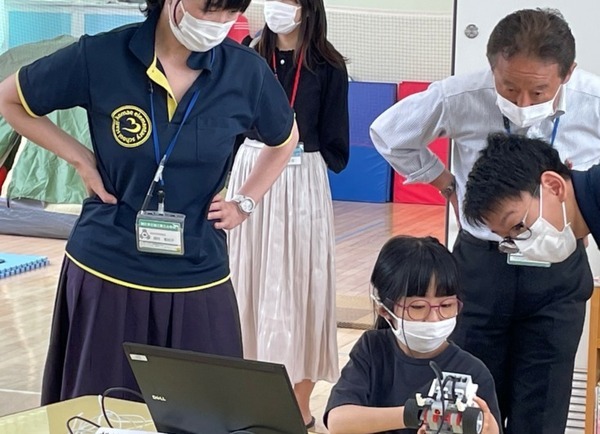 WRO Japan 特別支援学級の子どもたちに「ロボットプログラミング授業」を実施 令和5年3月まで毎月実施