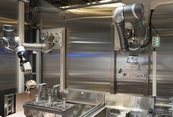 そばロボットがJR山手線沿線にやってきた！「いろり庵きらくそば 五反田店」で稼働開始　ロボット導入店舗を増加予定
