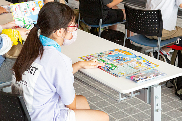18mの「動く実物大ガンダム」を小学生が遠隔操作！巨大ロボットを動かす体験に笑顔と歓喜　GFY「ガンダムの仕組みを学ぶ教育プログラム」
