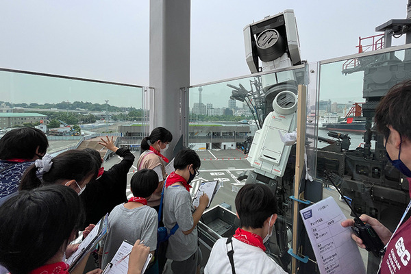 18mの「動く実物大ガンダム」を小学生が遠隔操作！巨大ロボットを動かす体験に笑顔と歓喜　GFY「ガンダムの仕組みを学ぶ教育プログラム」