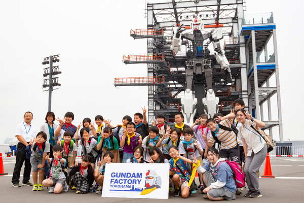 18mの「動く実物大ガンダム」を小学生が遠隔操作！巨大ロボットを動かす体験に笑顔と歓喜　GFY「ガンダムの仕組みを学ぶ教育プログラム」