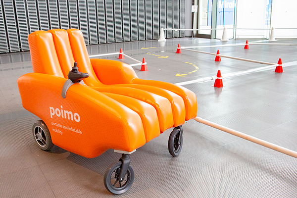 日本科学未来館で柔らかい移動ロボット「poimo」(ポイモ)に乗ってきた　トヨタの自動運転EVバス内部も公開