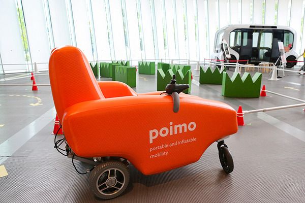 日本科学未来館で柔らかい移動ロボット「poimo」(ポイモ)に乗ってきた　トヨタの自動運転EVバス内部も公開