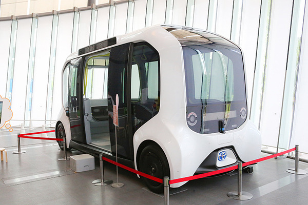 日本科学未来館で柔らかい移動ロボット「poimo」(ポイモ)に乗ってきた　トヨタの自動運転EVバス内部も公開