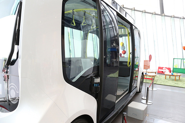 日本科学未来館で柔らかい移動ロボット「poimo」(ポイモ)に乗ってきた　トヨタの自動運転EVバス内部も公開