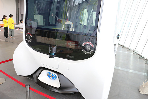 日本科学未来館で柔らかい移動ロボット「poimo」(ポイモ)に乗ってきた　トヨタの自動運転EVバス内部も公開