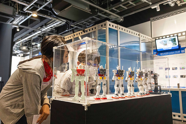 「動く実物大ガンダム」再起動！期間限定グルメイベント「GFYサマーフェア」ハロ特製グラスのプリン、親子イベントなど発表